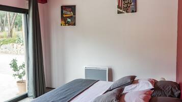 4 chambres, fer et planche à repasser, Wi-Fi, draps fournis