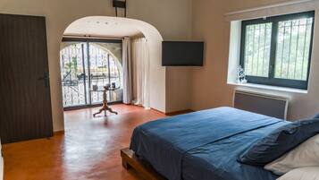 4 chambres, fer et planche à repasser, Wi-Fi, draps fournis