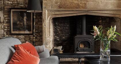 Cotswolds home in Castle Combe (optional Hot Tub)