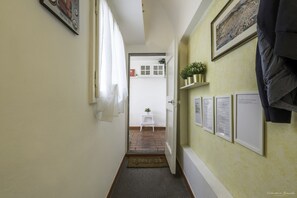 Hallway - Wine Apartments Florence Prugnolo (Florence)