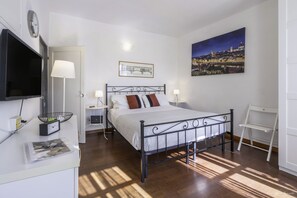 Romantisches Apartment, 1 Schlafzimmer | 1 Schlafzimmer, italienische Bettbezüge von Frette