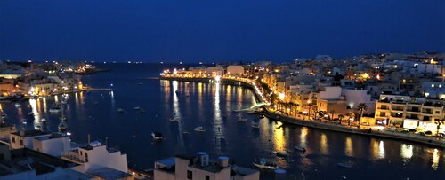 Bright spacious penthouse - beautiful sea views