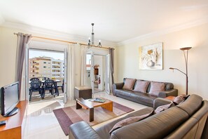 Smart TV, books, stereo