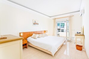 3 bedrooms, in-room safe, iron/ironing board, free WiFi