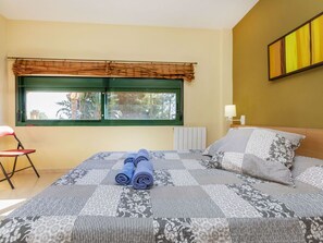 3 bedrooms, iron/ironing board, travel cot, free WiFi