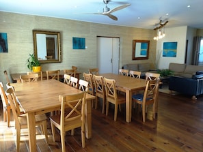 Dining - Villa La Charmeuse Fleurie: ideal for get-togethers with family and friends! (Collias)