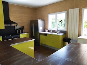 Geladeira, fogão, cooktop, lava-louças