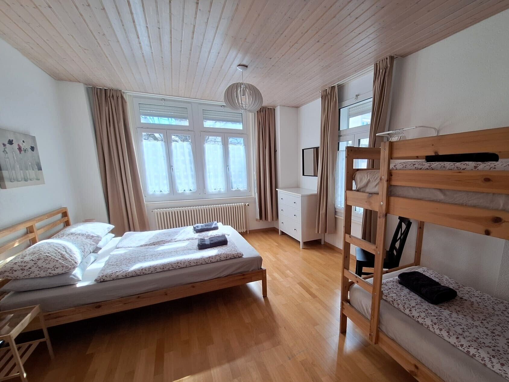 2 chambres, fer et planche à repasser, lit parapluie, Wi-Fi gratuit