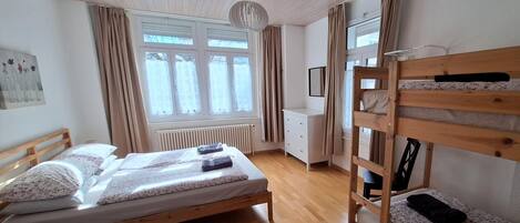 2 bedrooms, iron/ironing board, travel cot, free WiFi