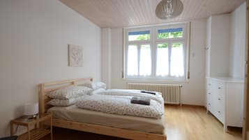 2 bedrooms, iron/ironing board, travel crib, free WiFi