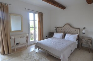 5 chambres, fer et planche à repasser, lit parapluie, Wi-Fi gratuit