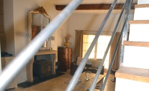 Smart TV, fireplace, books, stereo - Beautiful village house with heated pool, air con, near Pezenas, Languedoc (Aumes)