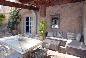 Terrace dining and soft seating