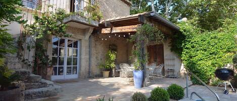 屋外ダイニングエリア