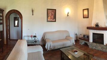 Televisie en een open haard