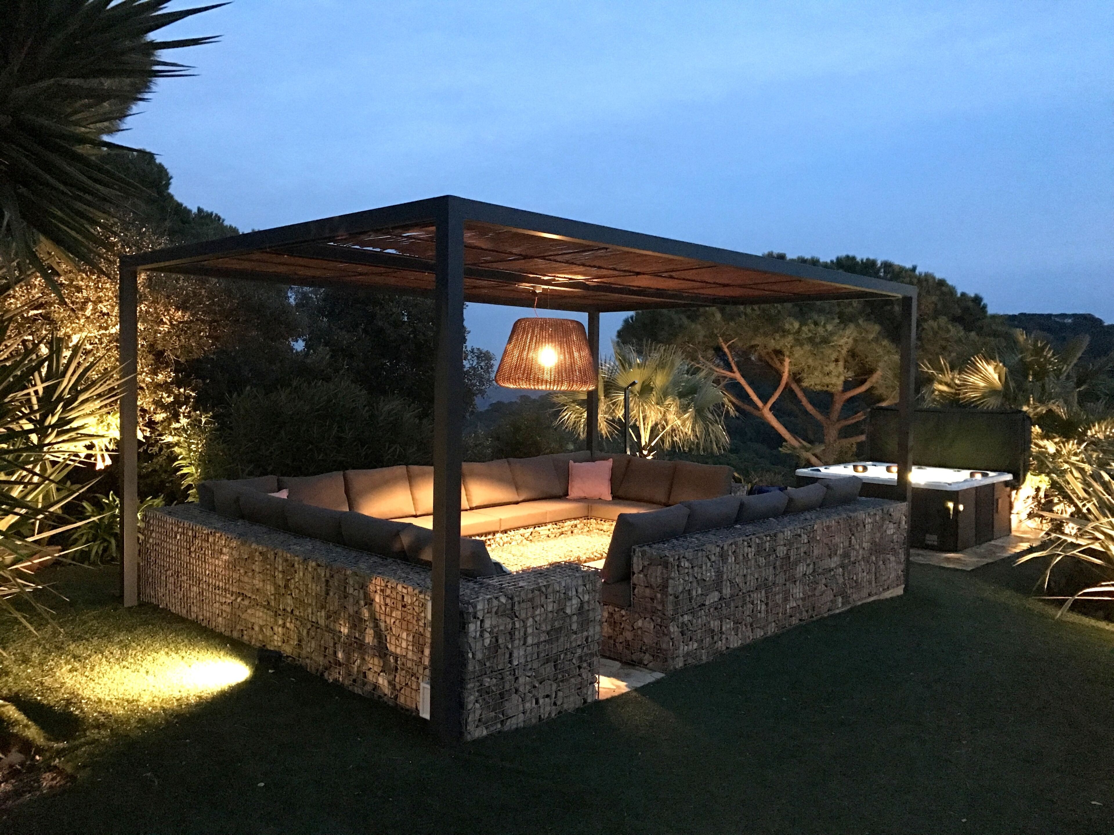 Bain à remous extérieur