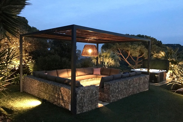 Bain à remous extérieur