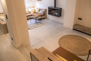 Smart-TV, Kamin, Stereoanlage