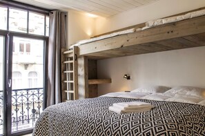 6 chambres, bureau, fer et planche à repasser, lit parapluie