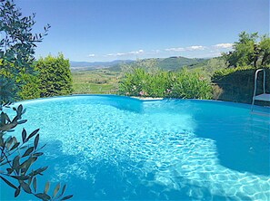 Outdoor pool - NEAR FLORENCE  APARTMENT IN VILLA WITH GARDEN AND PRIVATE SWIMMING POOL (Carmignano)