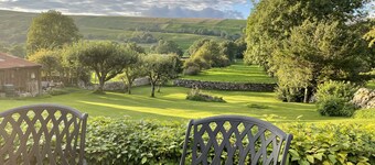 Beautifully Converted Barn With Stunning Views near Aysgarth