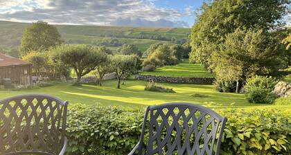Beautifully Converted Barn With Stunning Views near Aysgarth
