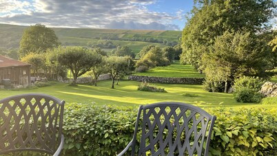 Beautifully Converted Barn With Stunning Views near Aysgarth