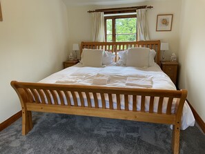 1 غرفة نوم ومكواة/لوح كي وواي فاي مجانًا وملاءات أسرّة