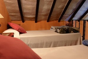 3 bedrooms, internet, bed sheets