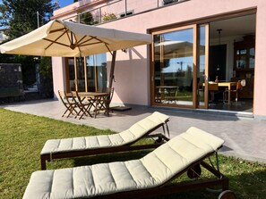 Outdoor dining - TeO house, seafront, garden, Acitrezza, Acicastello, Etna (Aci Castello)