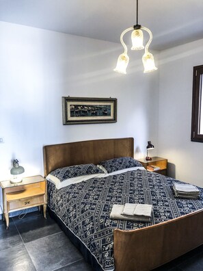 1 Schlafzimmer, Schreibtisch, Bügeleisen/Bügelbrett, Reisekinderbett