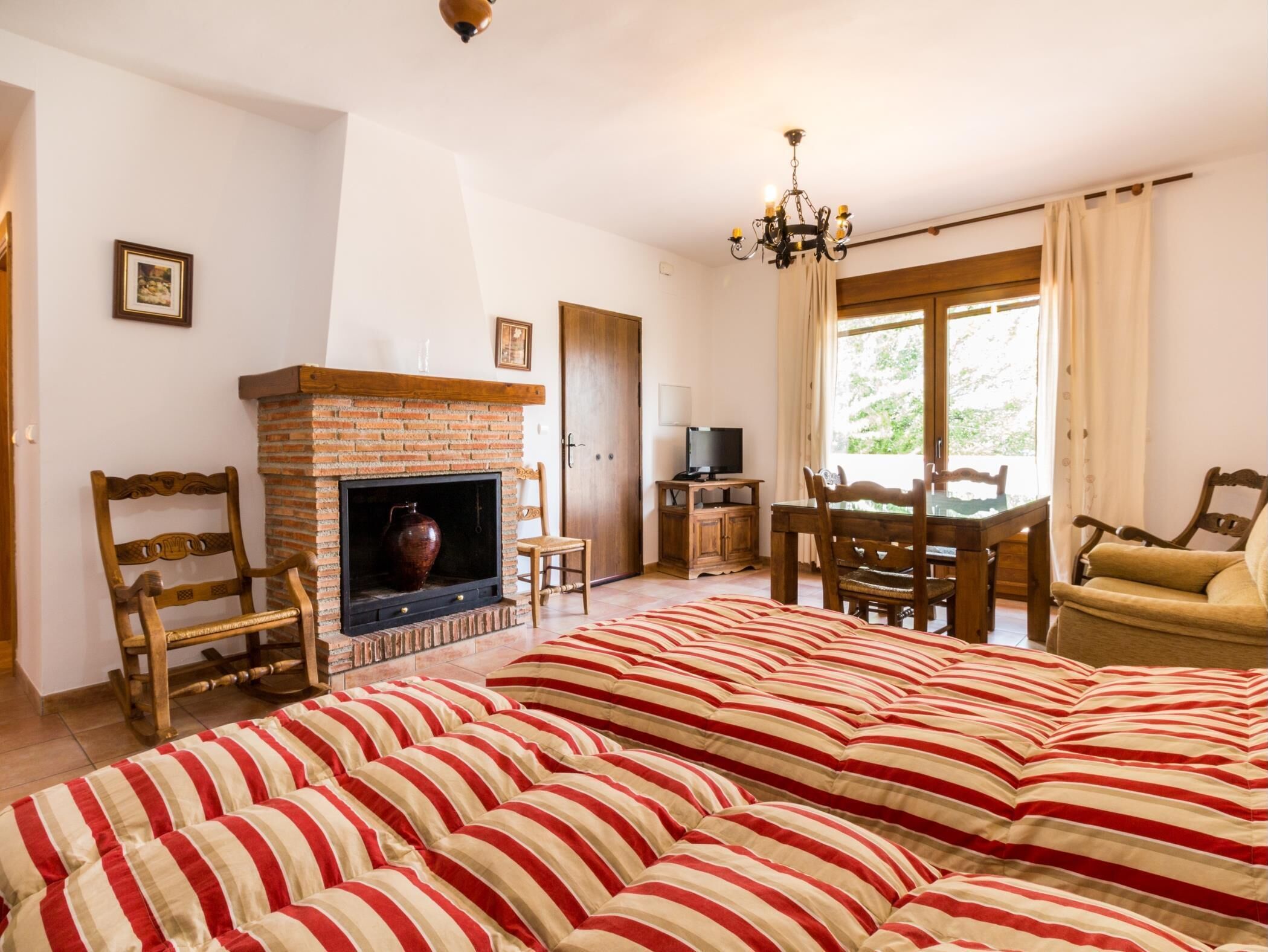 5 dormitorios, tabla de planchar con plancha, Internet y ropa de cama