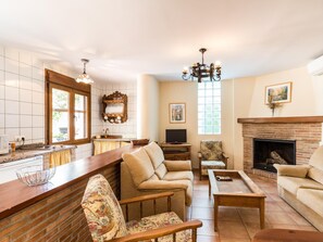 TV, fireplace