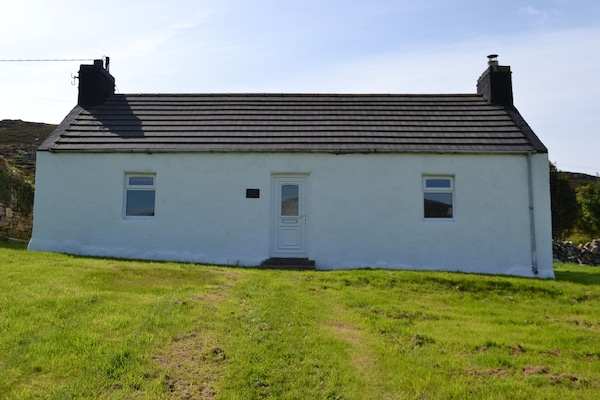 front view of Morrisons cottage