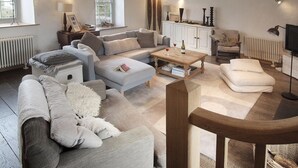 Living area - Boutique coastal retreat In Lovely Hamlet Near Amazing Beaches and St Davids (Saint David's)