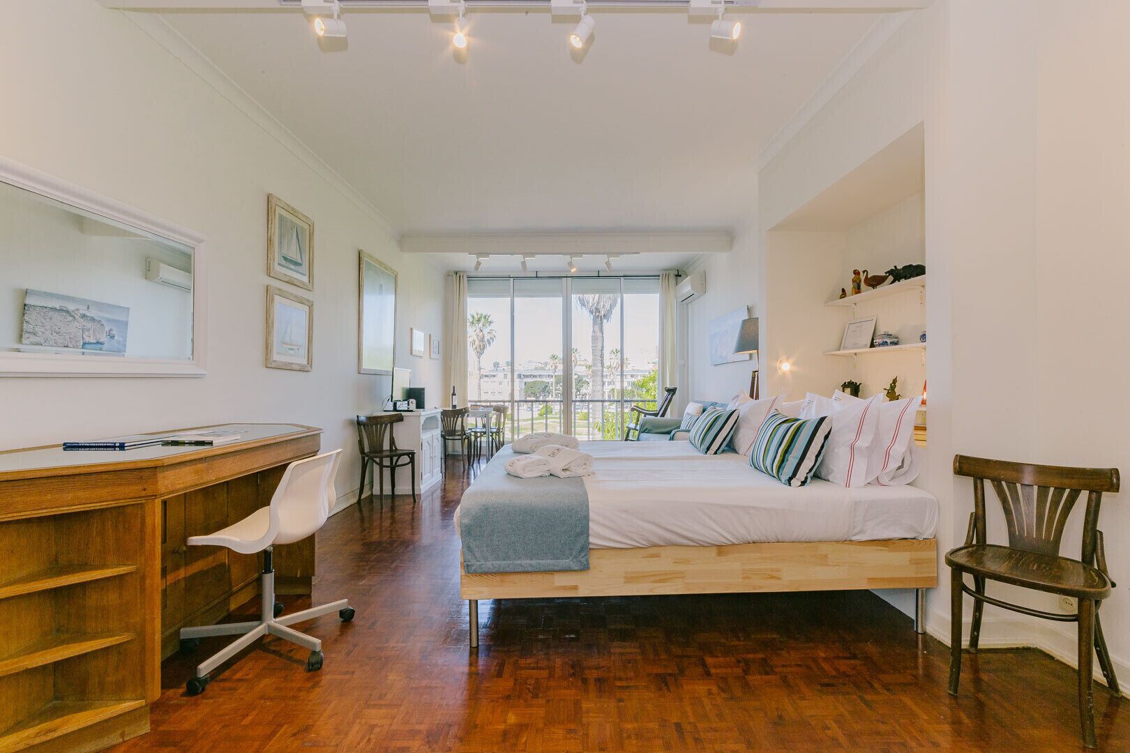 Iron/ironing board, free WiFi, bed sheets