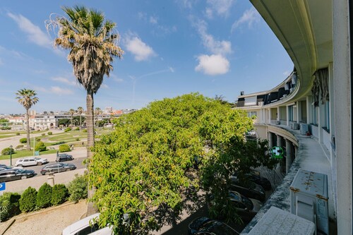 RENT4REST ESTORIL BEACHFRONT APARTMENT - STUDIO