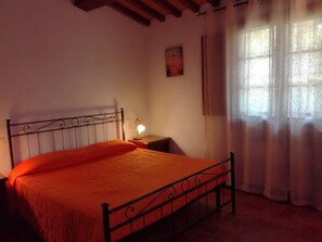 1 bedroom, in-room safe, travel crib, free WiFi - Villa with pool in Tuscany, close to San Gimignano and Volterra  (Villamagna frazione di Volterra)