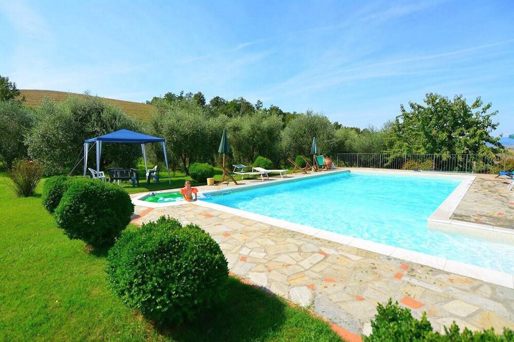 Villa with pool in Tuscany, close to San Gimignano and Volterra