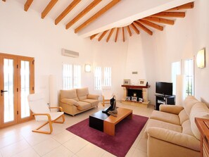 TV, fireplace, DVD player - Beautiful private villa for 8 people with WIFI, private pool, A/C, TV, terrace and panoramic view (Pego)