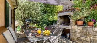 Wonderful  villa for 7 guests with hot tub, private pool, A/C, WIFI, TV and pets allowed