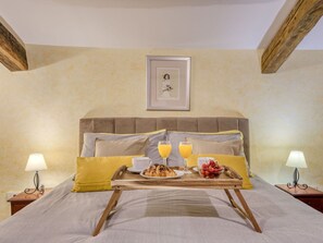 2 bedrooms, free WiFi - Beautiful  villa for 7 guests with WIFI, private pool, hot tub, A/C, TV and pets allowed (Hum)