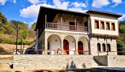 Zenios Dionysos - Traditional villa overlooking Pindos
