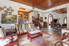 Télévision, cheminée