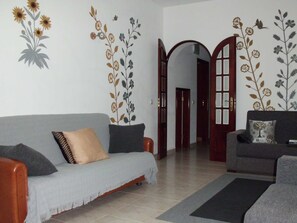 Smart-TV, Kamin, Arbeitsbereiche