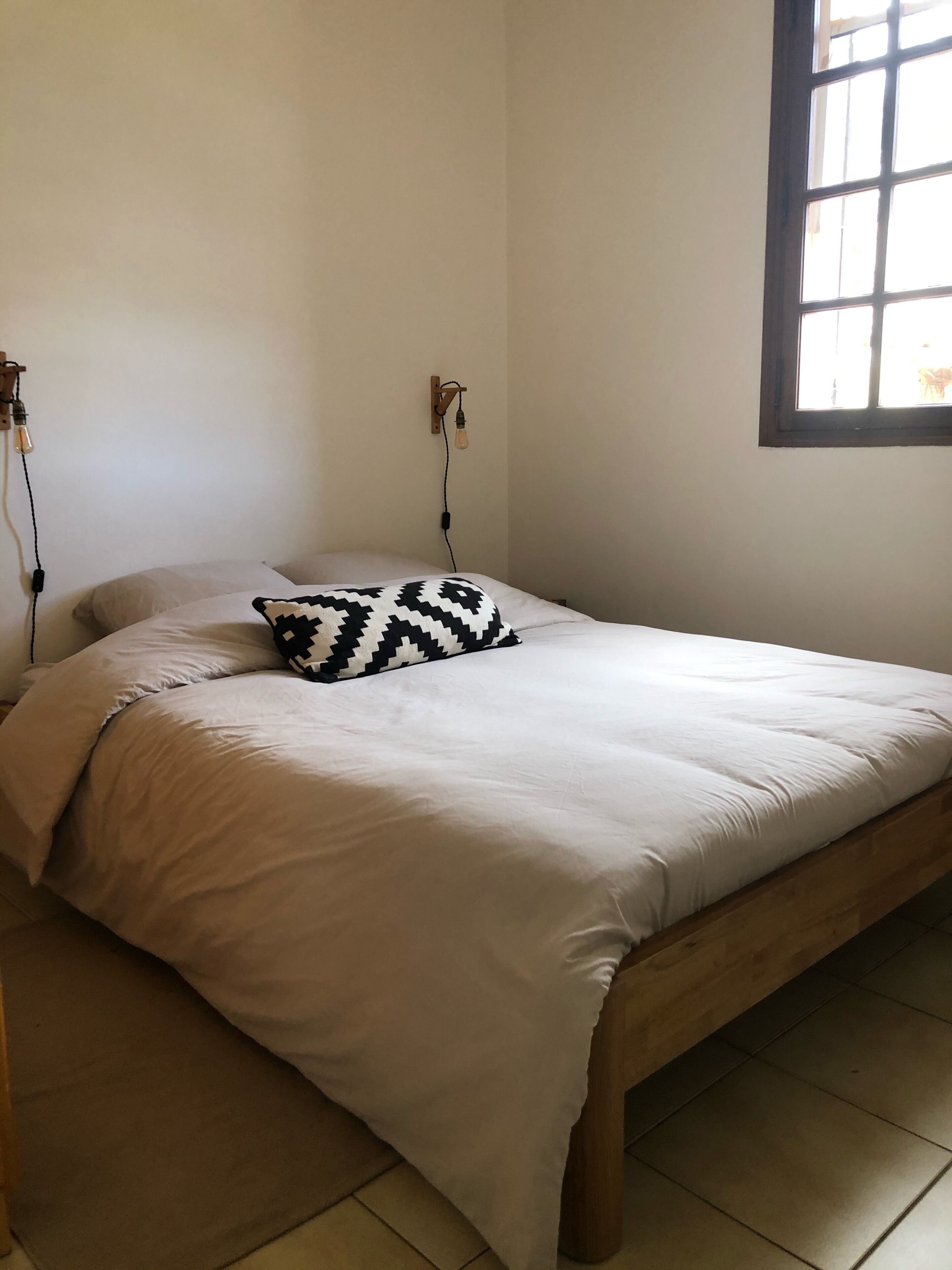 House 2 to 7 people with garden 100 m from Lake Esparron and the nautical base.