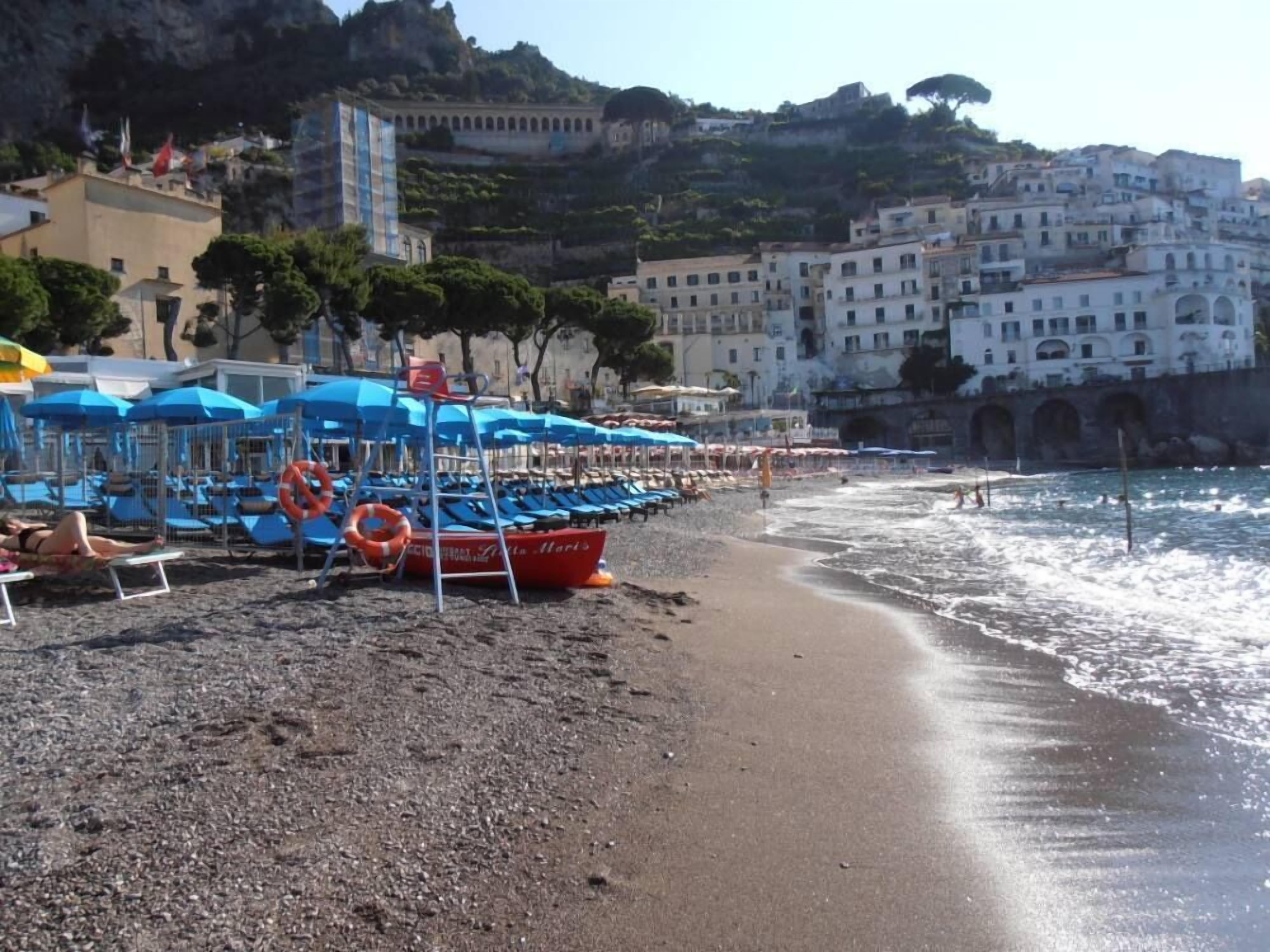 Plage à proximité, parasols