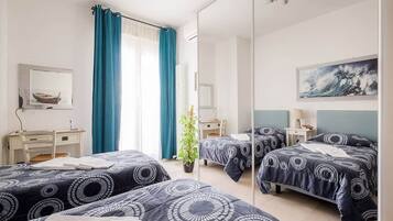 2 chambres, coffres-forts dans les chambres, bureau