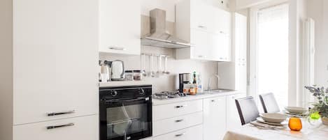 Fridge, microwave, oven, stovetop