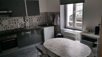 Microwave, oven, stovetop, coffee/tea maker